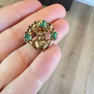 Avon Shamrock Accented Claddagh Pin, 2000 - Irish Heart in hands St Patrick